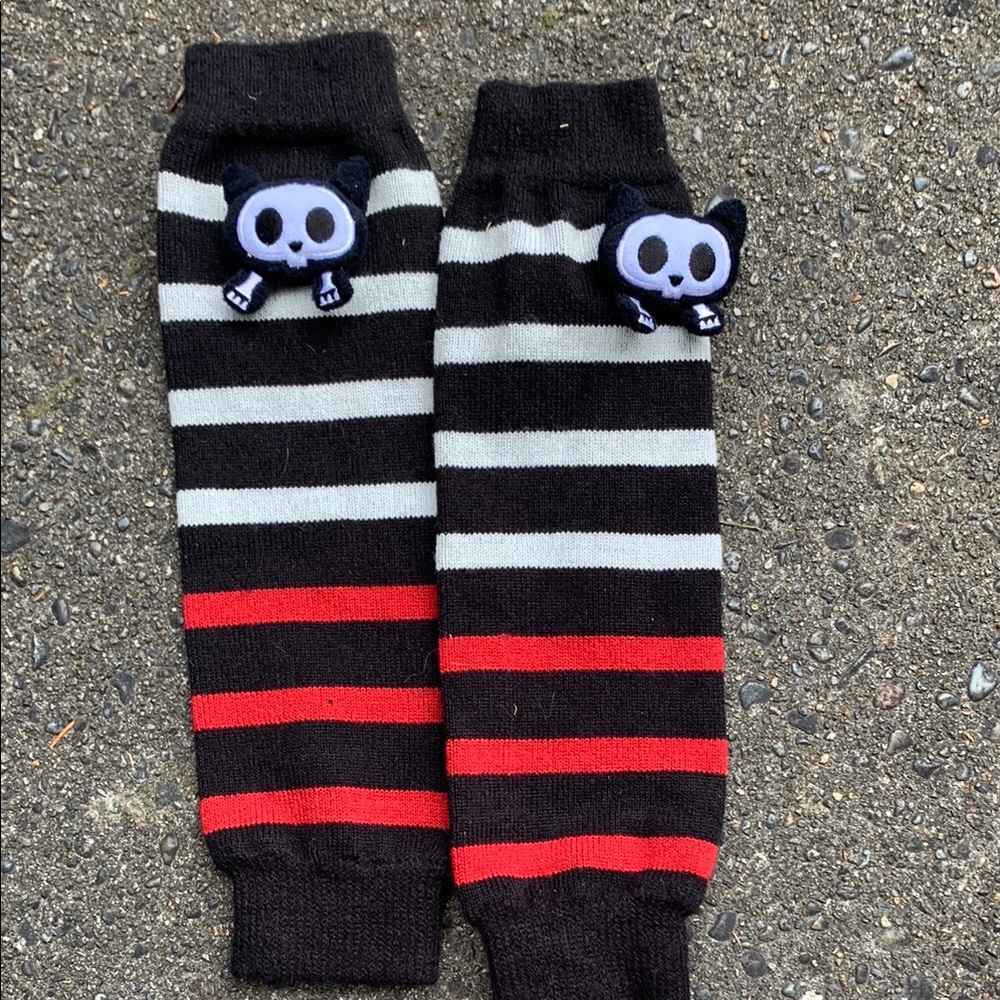 Skull Design Striped Arm Warmers